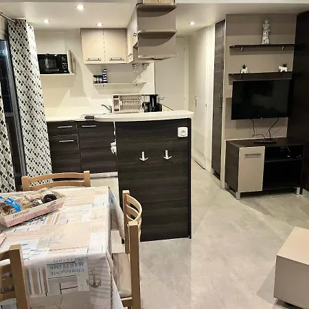 別荘 Au Coeur De Avec Piscine Partagee *