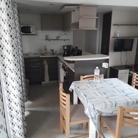 Tatil Evi Au Coeur De Avec Piscine Partagee
