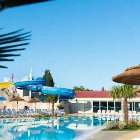 Au Coeur De Avec Piscine Partagee Tatil Evi